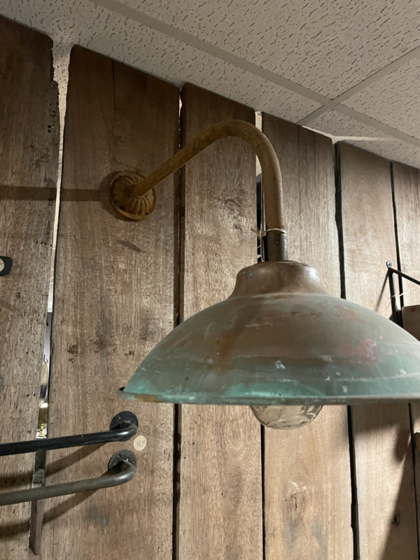 Boven hoofd en schouder Aan boord werkwoord Metalen wandlamp Stallamp buitenlamp buitenverlichting metalen kap roest  glazen stolp landelijk industrieel vintage stoer | Verlichting lampen | 't  Jagershuis