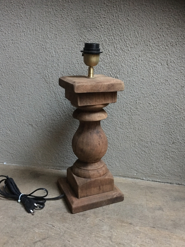 Stoere naturel bruine houten grote  balusterlamp 65 cm tafellamp landelijk stoer robuust hout