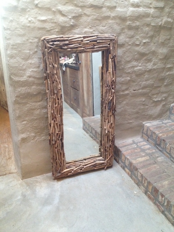 Grote vergrijsd houten spiegel drijfhout driftwood 40 x cm | Spiegels | 't Jagershuis