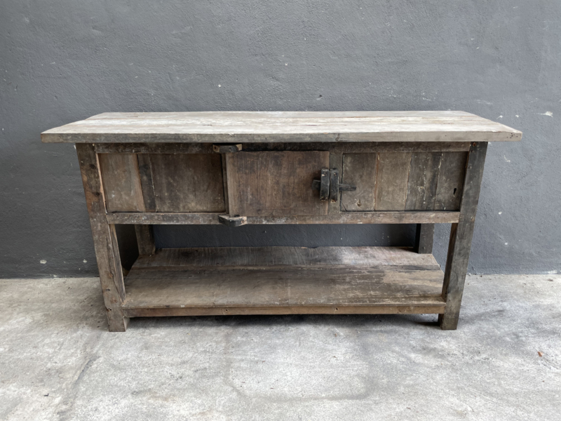 oude vergrijsd houten sidetable tafel met deurtje wastafelmeubel landelijk | Meubels | 't