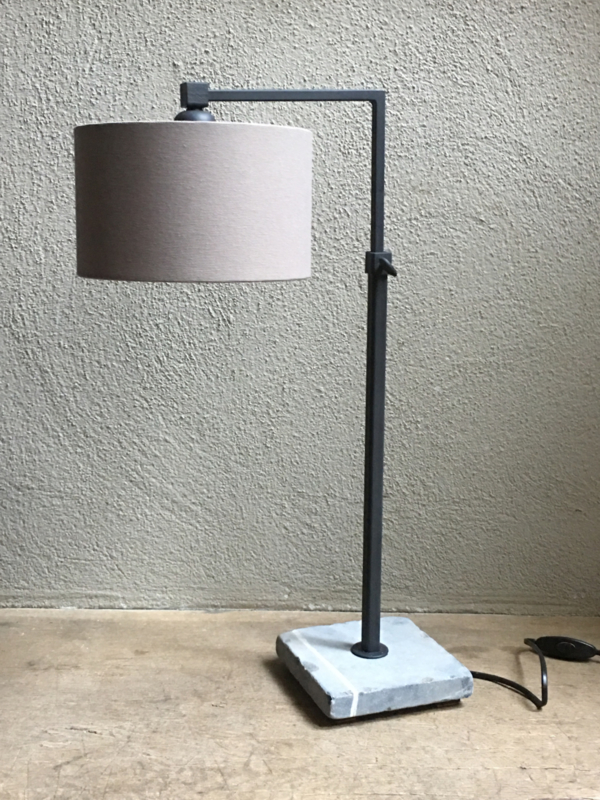 deze herten Bot Tierlantijn tafellamp hard stone hardstone desk lamp lood grijs kleur lamp  lampje hardsteen voetje landelijk stoer | Verlichting lampen | 't Jagershuis