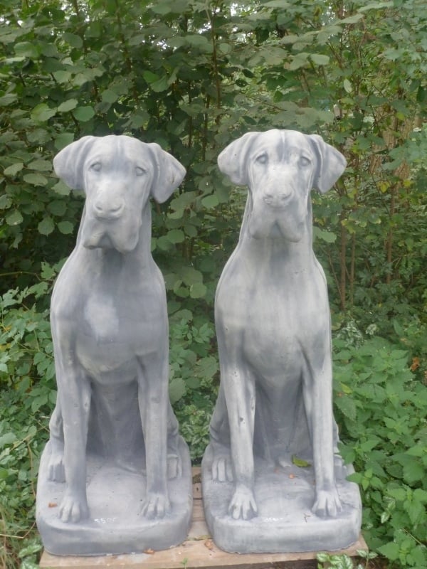 Scheermes Previs site mozaïek Groot betonnen beeld duitse dog hond beton tuinbeeld grijs grijze landelijk  stoer robuust groot | Tuin | 't Jagershuis