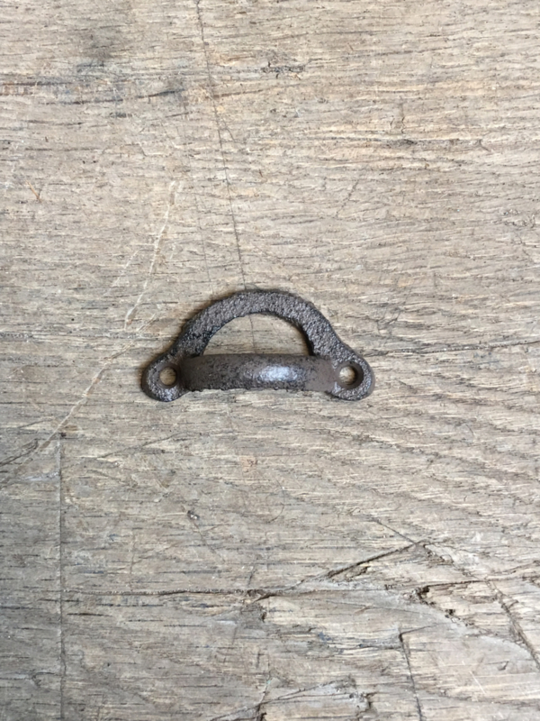 Gietijzeren handvat handvaten klein mini deurknop halve maan half maantje deurknopje gebogen zwart greepje open