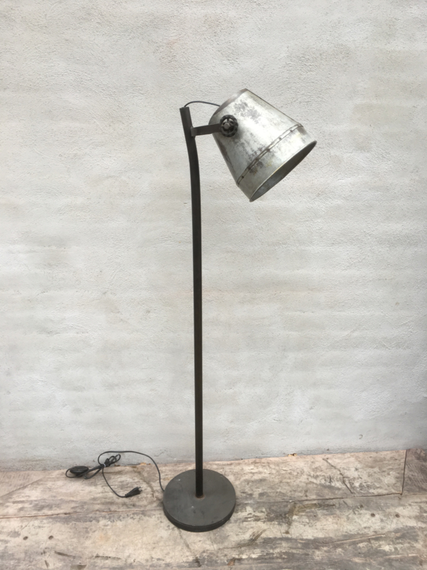 Industrieel industriële stoere metalen metaal zinken zink lamp Staande vloerlamp 130 cm vintage landelijk grijs stoer metaal