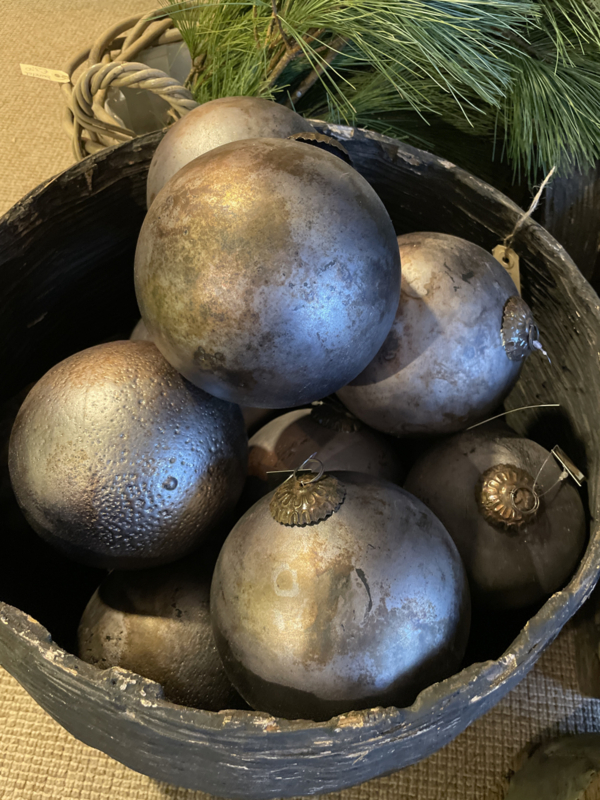 Stoere kerstbal decoratie bol bal billen ballen landelijk grijs Grey brons stoer