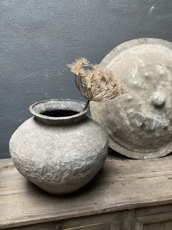 Productie Ventileren Bereiken Prachtige grijze oude stenen kruik pot vaas waterkruik olijfkruik olijfpot  landelijk sober | Decoratie | 't Jagershuis