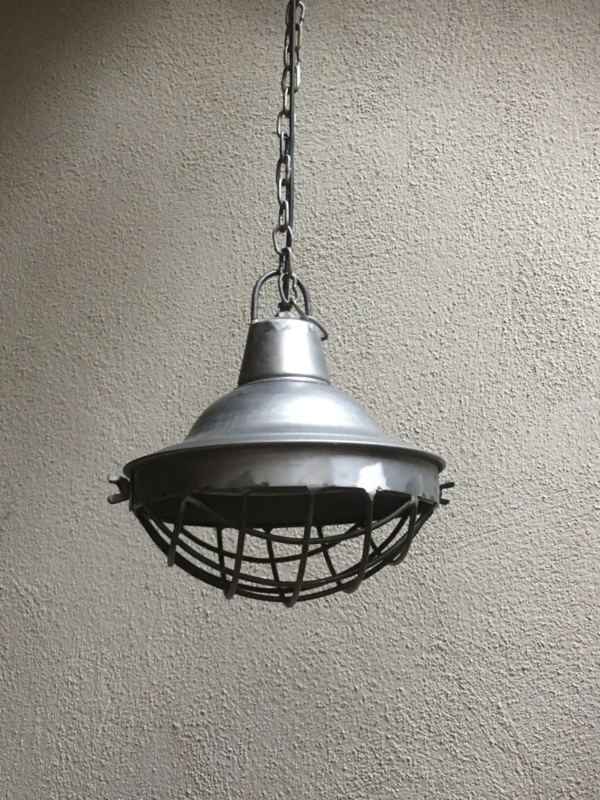 Stoere industriele hanglamp S small klein lamp korf stallamp korflamp