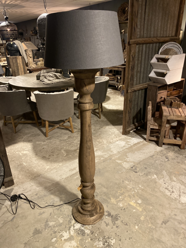 Stoere grote houten balusterlamp stoer industrieel ballusterlamp vloerlamp 125 cm vloerlamp staande lamp naturel landelijk stoer robuust | Verlichting lampen |
