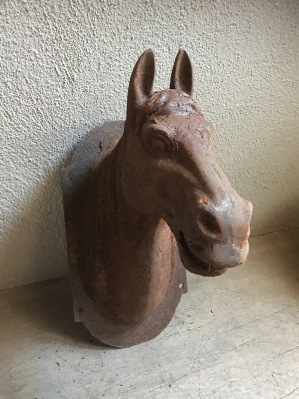 Gietijzeren paard muur wand bevestiging horse pony roest metaal ijzeren