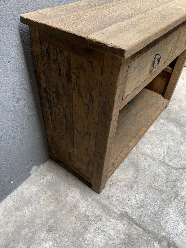 Stoer oud vergrijsd houten sidetable tafel ladekast wastafel