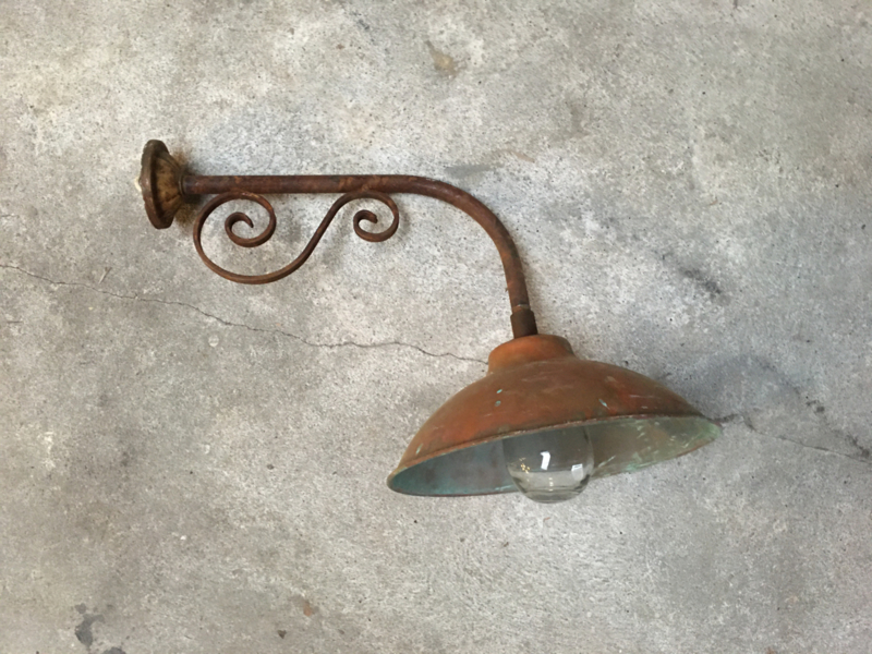 Boven hoofd en schouder Aan boord werkwoord Metalen wandlamp Stallamp buitenlamp buitenverlichting metalen kap roest  glazen stolp landelijk industrieel vintage stoer | Verlichting lampen | 't  Jagershuis