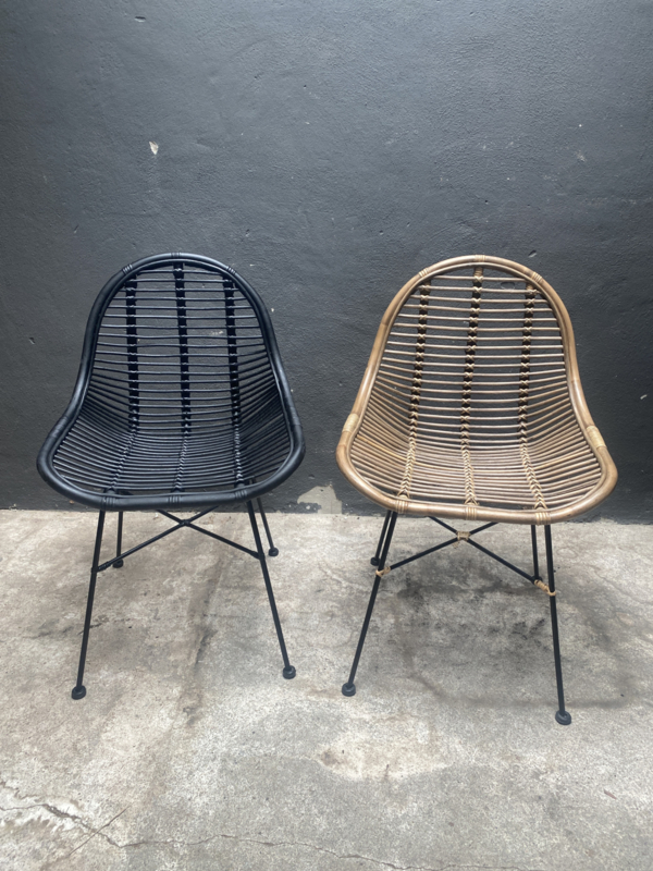 Concreet kwartaal Lezen Zwarte Vintage rotan rieten stoel fauteuil landelijk industrieel metalen  onderstel zwart stoer jaren '70 retro rieten lounge urban tuinstoel |  Meubels | 't Jagershuis