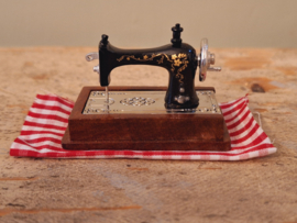 sewing machine with sliding drawer