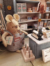 wooden crate with 6 milk bottles