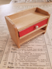 houten kastje met lade