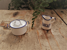 milk jug porcelain