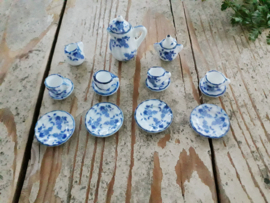 porcelain tableware "delft blue"