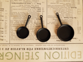 set of 3 frying pans black