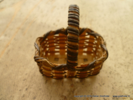 wicker basket with handle