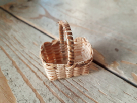 wicker basket with handle