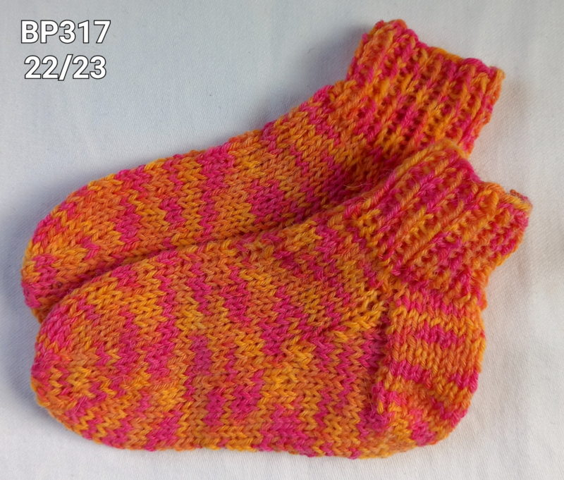 Zenuw Sporten Stamboom Kleurige sokken maat 22/23 | Handgebreide sokken op voorraad | Michella`s  Sieraden & Hotfix