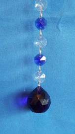 Raamhanger met donker blauwe dromenvanger