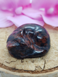 Mahonie obsidiaan poesje liggend nr. 1