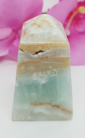 Calciet Blue Caribbean met Aragoniet obelisk