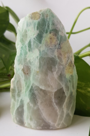 Maansteen Groen half geslepen