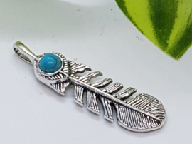 Veer met blauw steentje boven