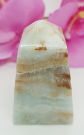 Calciet Blue Caribbean met Aragoniet obelisk