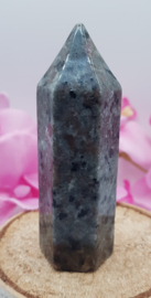 Syeniet Sodaliet aka Yooperlite obelisk - nr. 2