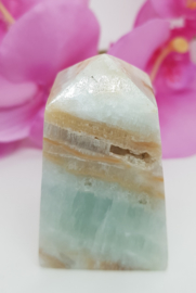 Calciet Blue Caribbean met Aragoniet obelisk