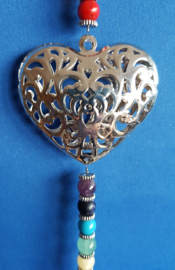 Chakra hanger met zilveren hart en edelsteen kralen