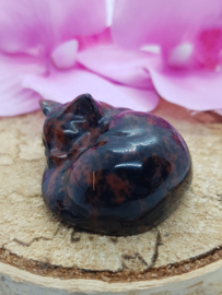 Mahonie obsidiaan poesje liggend nr. 1