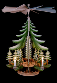 Piramide dennenboom met reeën 32cm