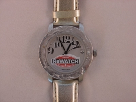ReWATCH horloge met zilverkleurige band.