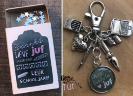 Sleutelhanger voor de juf met schoolbedels, in doosje