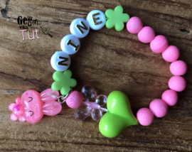 Armbandje naam pink green hart