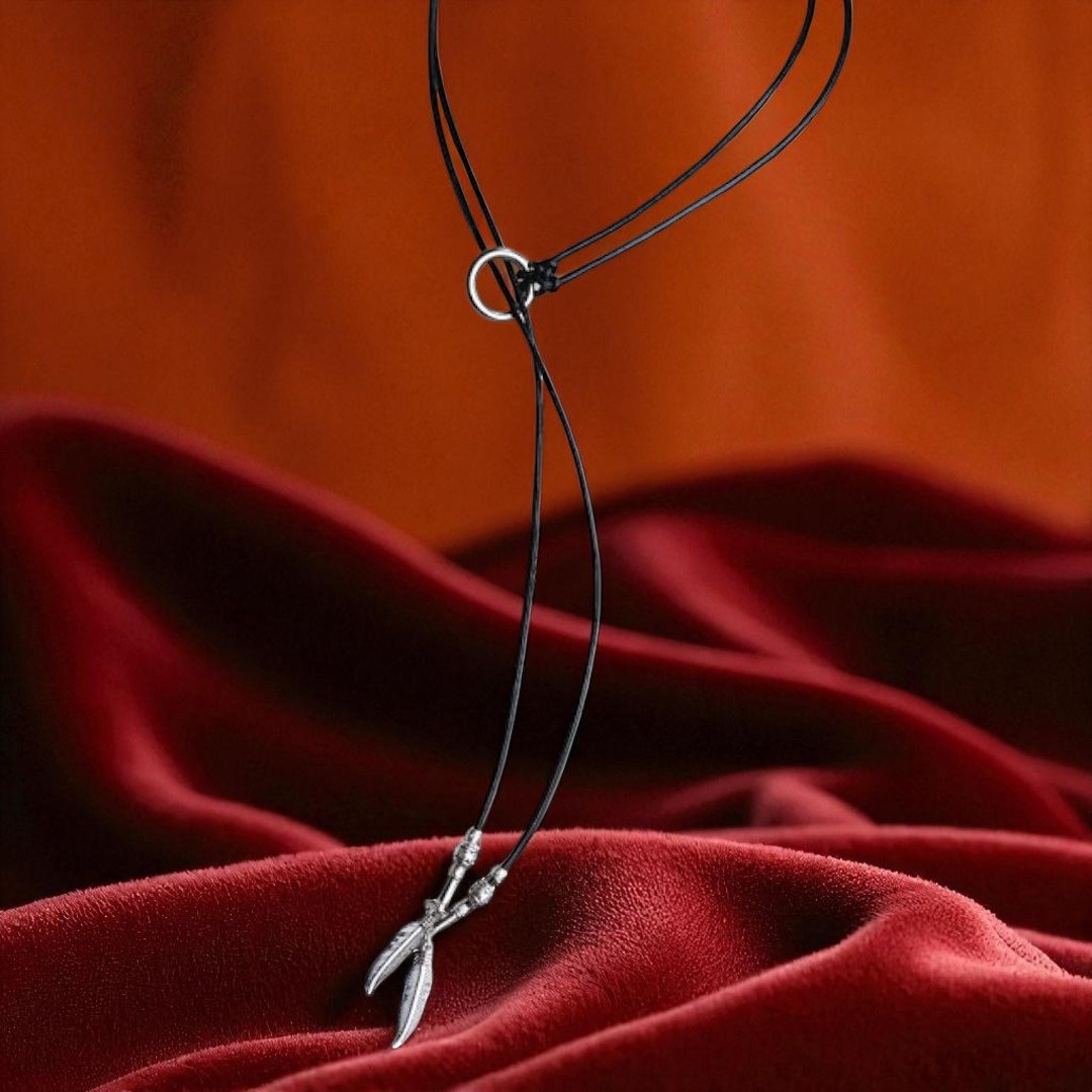 Ketting leerkoord met veertjes