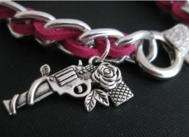 4 xMetalen bedel van een pistool met een roos, antiek zilverkleur 30 x 20 x 3mm oogje 2mm (Nikkelvrij)