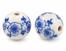 1 x Keramiek kraal rond met bloemen 13,5 mm – gat 2 mm – Delfts blauw