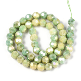 1 x Glaskralen streng facetgeslepen rond 7,8-8,2 x 7,8 mm – gat 1 mm – Green Yellow