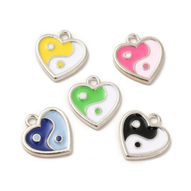 2 x Metalen bedeltjes (mix) met emaille, Yin en Yang platinum kleur 14 x 13,5 x 1,7mm oogje 1,6mm