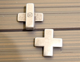1 x Jolie leerschuiver kruis 18 x 18 x 6 mm – gleuf 14 x 2,5 mm – antiek zilverkleur