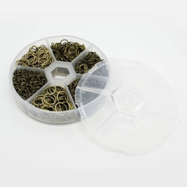 1 doosje met gemengde  jump ringetjes 4~10mm in diameter, dik 1mm geel koper kleur (NIkkelvrij)