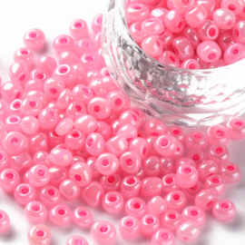 20 gram rocailles Ceylon Seed Beads 6/0 4mm gat 1,5mm Pink