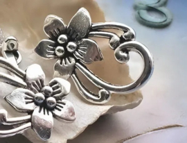 4 x Kapittel slotje 20 x 28 mm – T-stuk 5 x 30 mm – oogje 2 mm – antiek zilverkleur