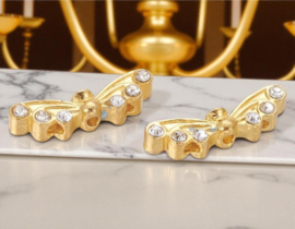 2 x Metalen vleugelkraal - verdeler - met 3 gaten – goudkleur met strass – 21,5 x 6 x 4 mm – gaten: 1,5 mm
