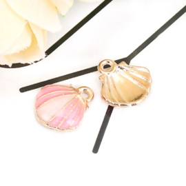 2 x metalen stripe bedels shell light gold roze  ca. 13 x 11 x 3,5 mm oogje 1,mm  (Nikkelvrij)